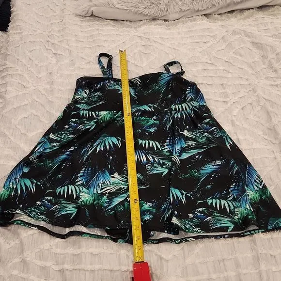 Torrid "palms forrest" Wireless Mid Strapless Swim Dress With Brief size 2! - Picture 12 of 12